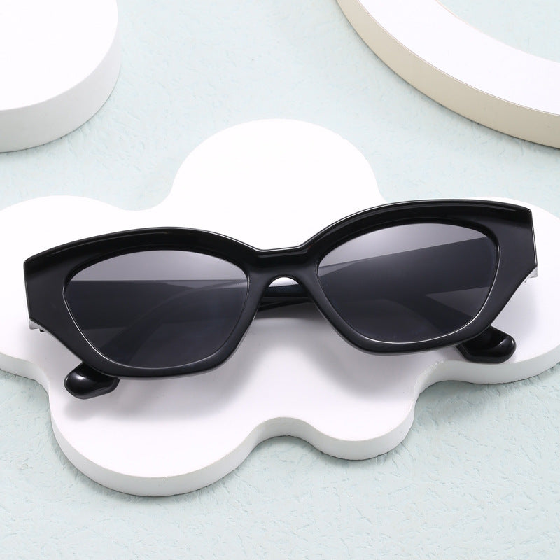 Damen modische Sonnenbrille mit futuristischem Design Karnz