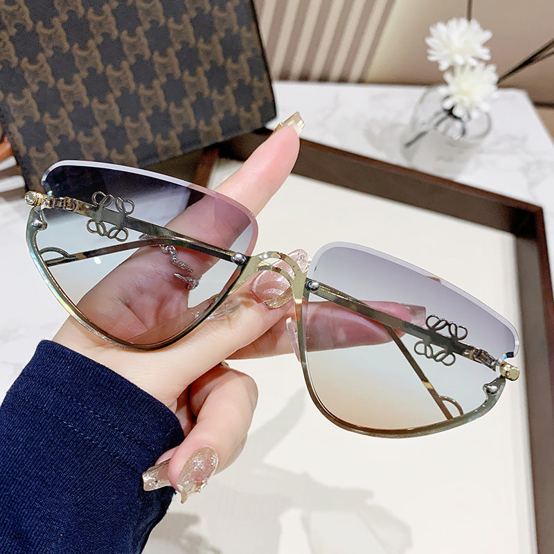 Damen extravagante Sonnenbrille mit modernem, geometrischem Rahmen Karnz