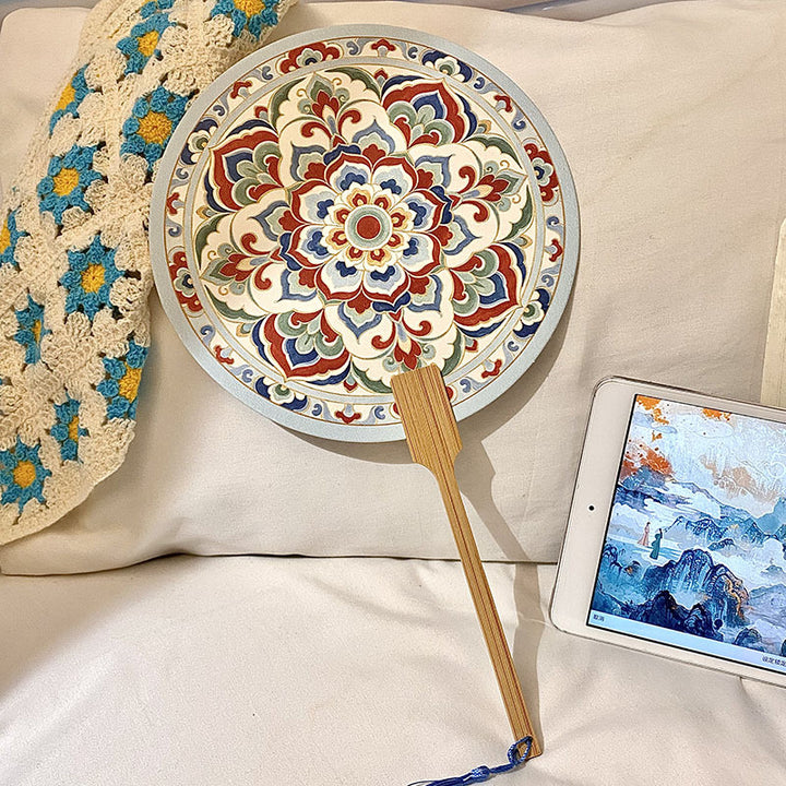 Handgefertigter Fächer mit Kunstvollem Motiv Karnz