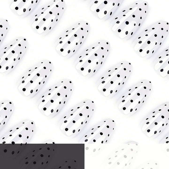 Elegante Polka Dot Press-On Nagelverstärkungen Karnz