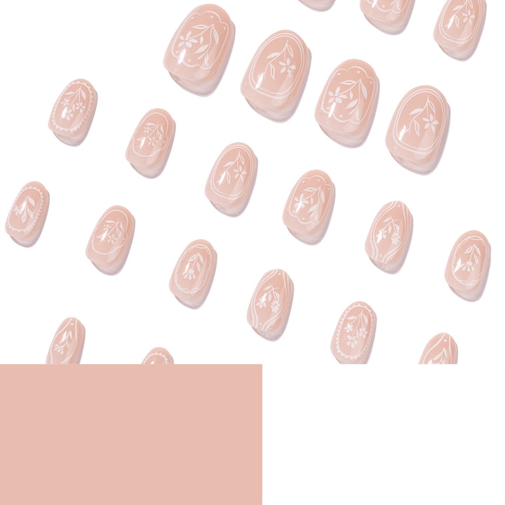 Elegante und kunstvolle Nagelverlängerungen mit floralem Design Karnz