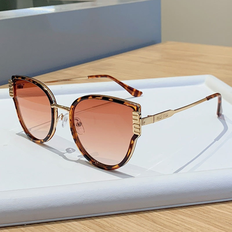 Damen Cat-Eye Sonnenbrille mit eleganten akzentuierten Gläsern Karnz