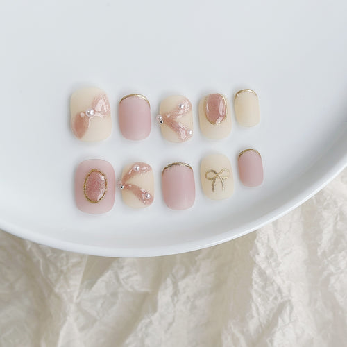 Elegantes Press-On Nagelkunst-Set mit Ripsband und Perlenakzenten