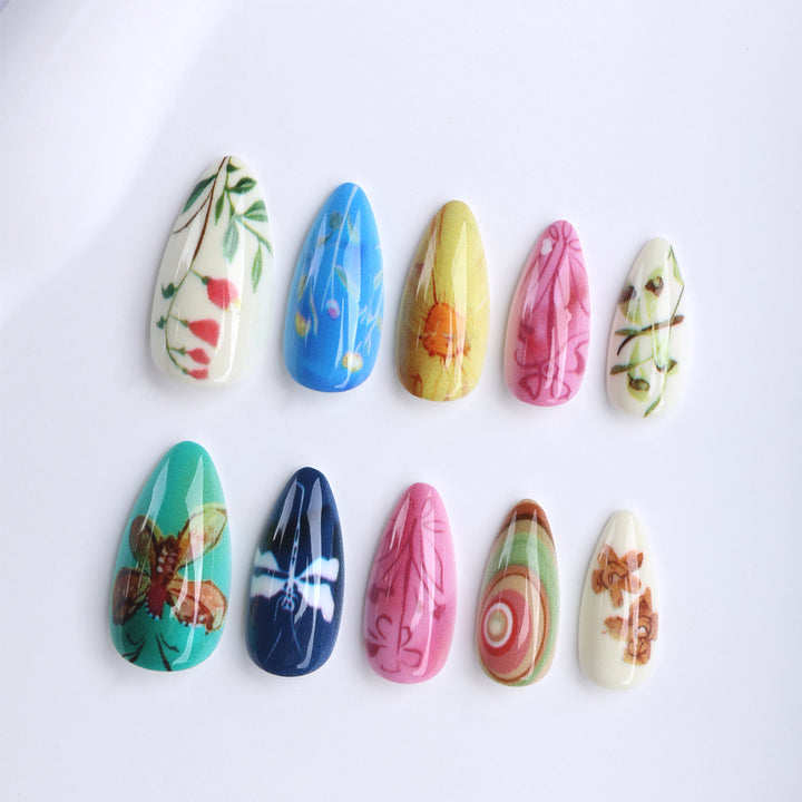 Kreative Kunstnägel mit Botanischen Motiven Karnz
