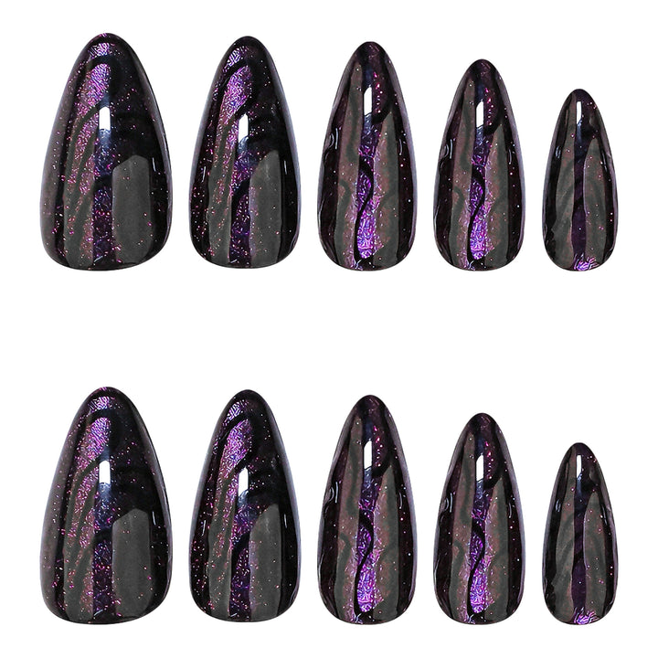 Glamouröse Kunstnägel mit glitzernden Akzenten Karnz