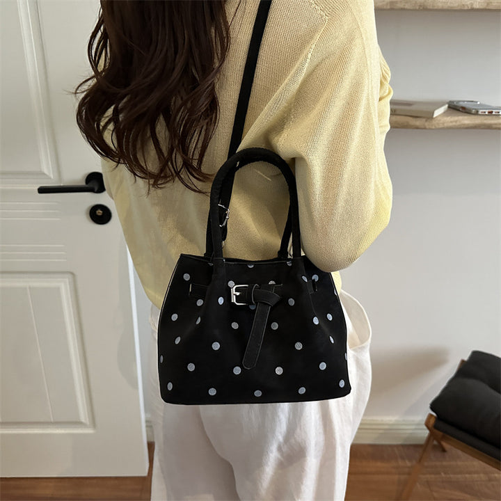 Legere Wildleder-Punktedot-Handtasche