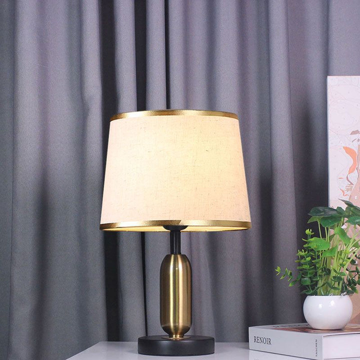 Elegante dekorative Nachttischlampe
