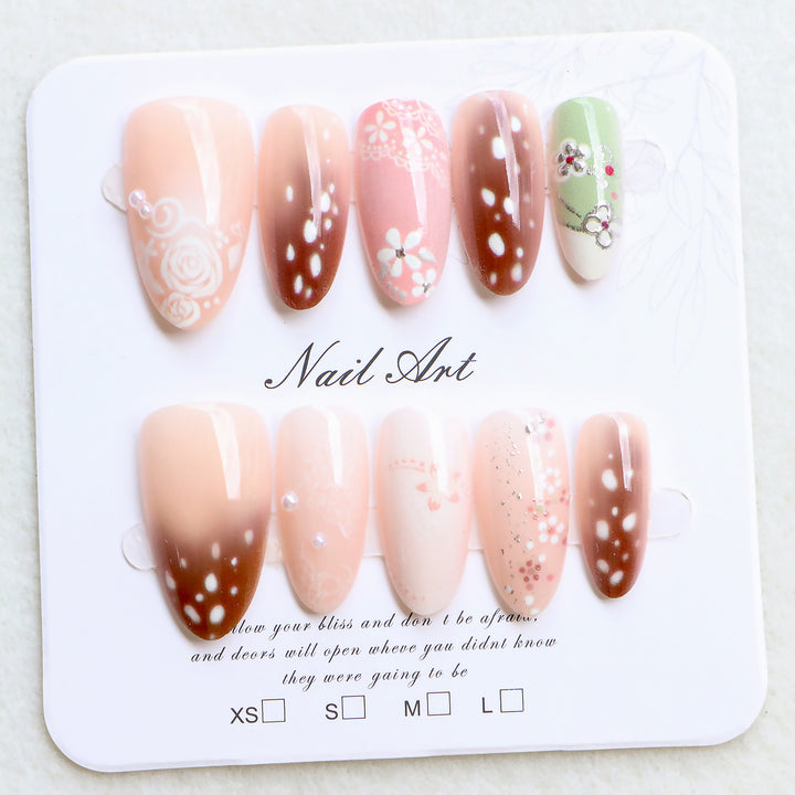 Künstlerische Blumeneid-Nagelkollektion Karnz