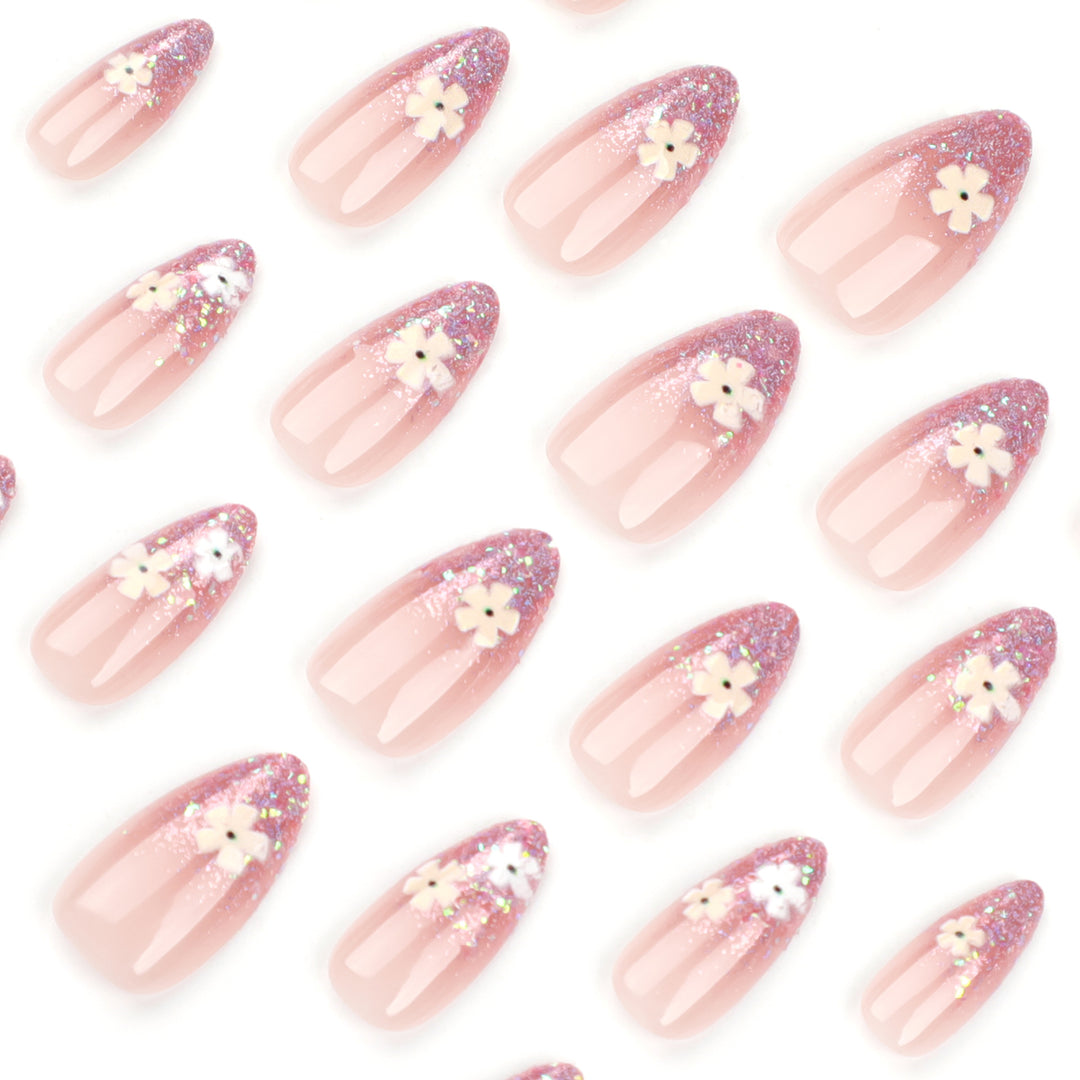 Glamouröse Nagelverlängerungen mit glitzerndem und floralem Design Karnz
