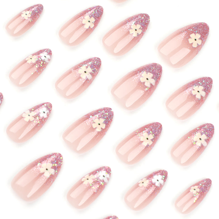 Glamouröse Nagelverlängerungen mit glitzerndem und floralem Design Karnz