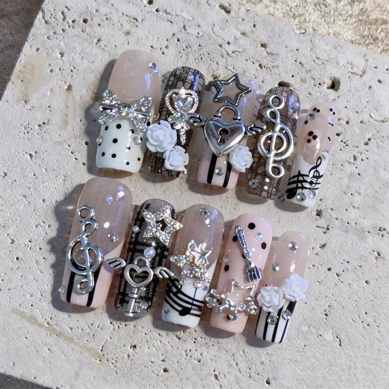 Themenbezogenes dekoratives Press-On-Nagelset