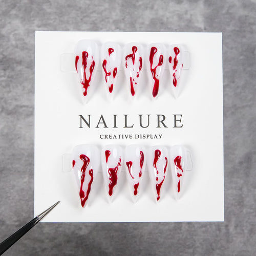 Künstlerisches Press-On Nail Art Set mit Tropfenrotem Design