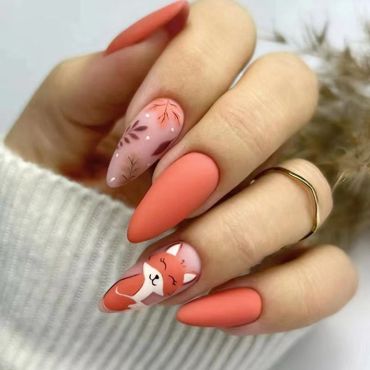 Künstlerisches Press-On-Nagelset mit floralem und Charakterdesign Karnz