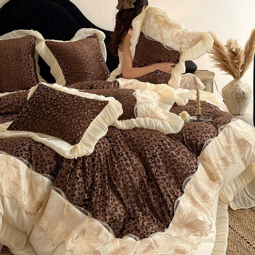 Rüsche Bestickte Leopard Jacquard Bettbezug Set mit Gefälteltem Rock