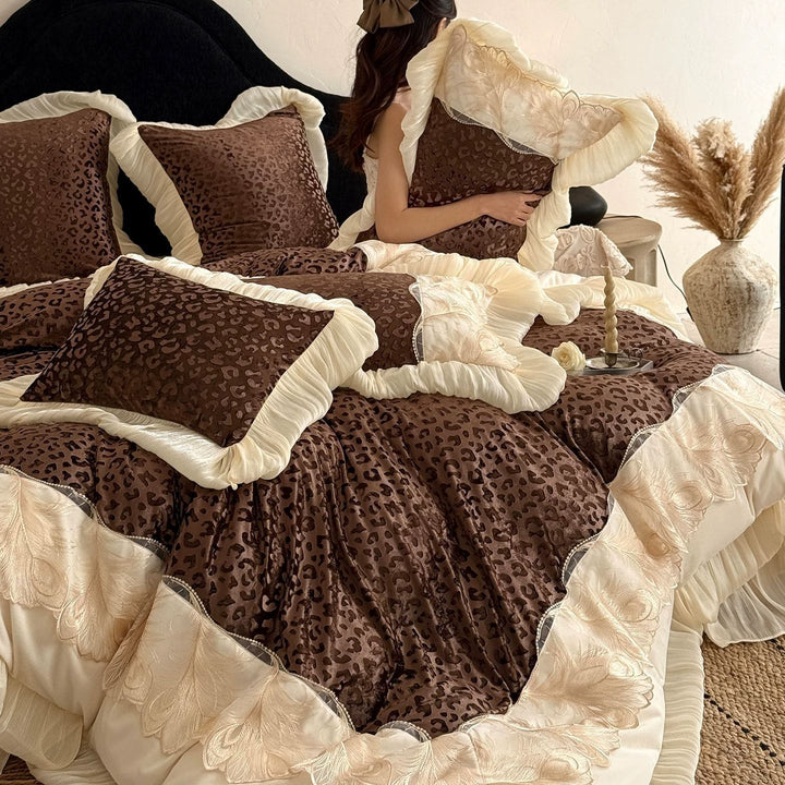 Rüsche Bestickte Leopard Jacquard Bettbezug Set mit Gefälteltem Rock