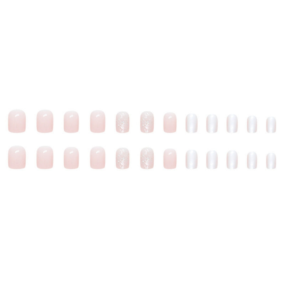 Eleganter Glänzender Press-On-Nagelset Karnz