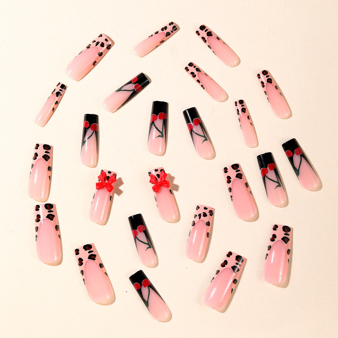 Kreatives Florales Design Nagelkunst Verlängerungen Karnz