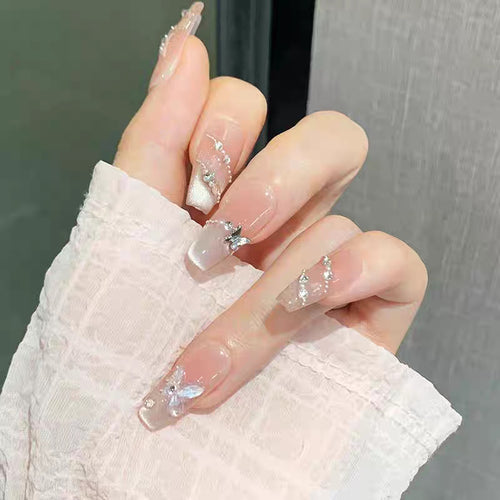 Künstlerisches Press-On-Nagelset mit Schmetterlingsakzenten Karnz
