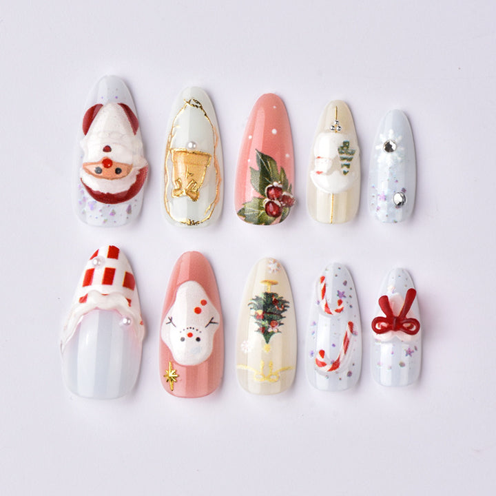 Festliche Kunstnägel mit Weihnachtsmotiven Karnz