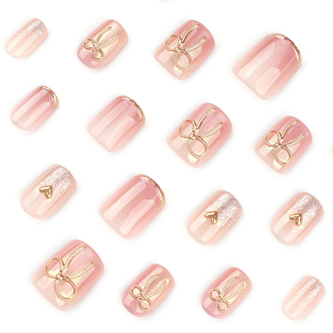Glamouröse Acryl-Nägel mit elegantem Gold-Design Karnz