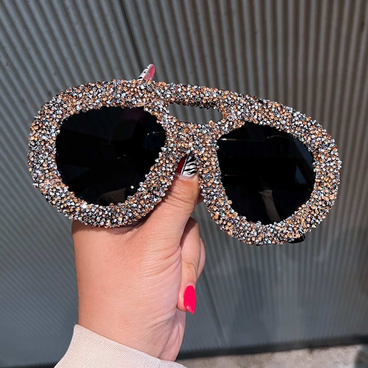 Damen Glitzernde Glamour-Sonnenbrille mit einzigartigem Kristallrahmen Karnz