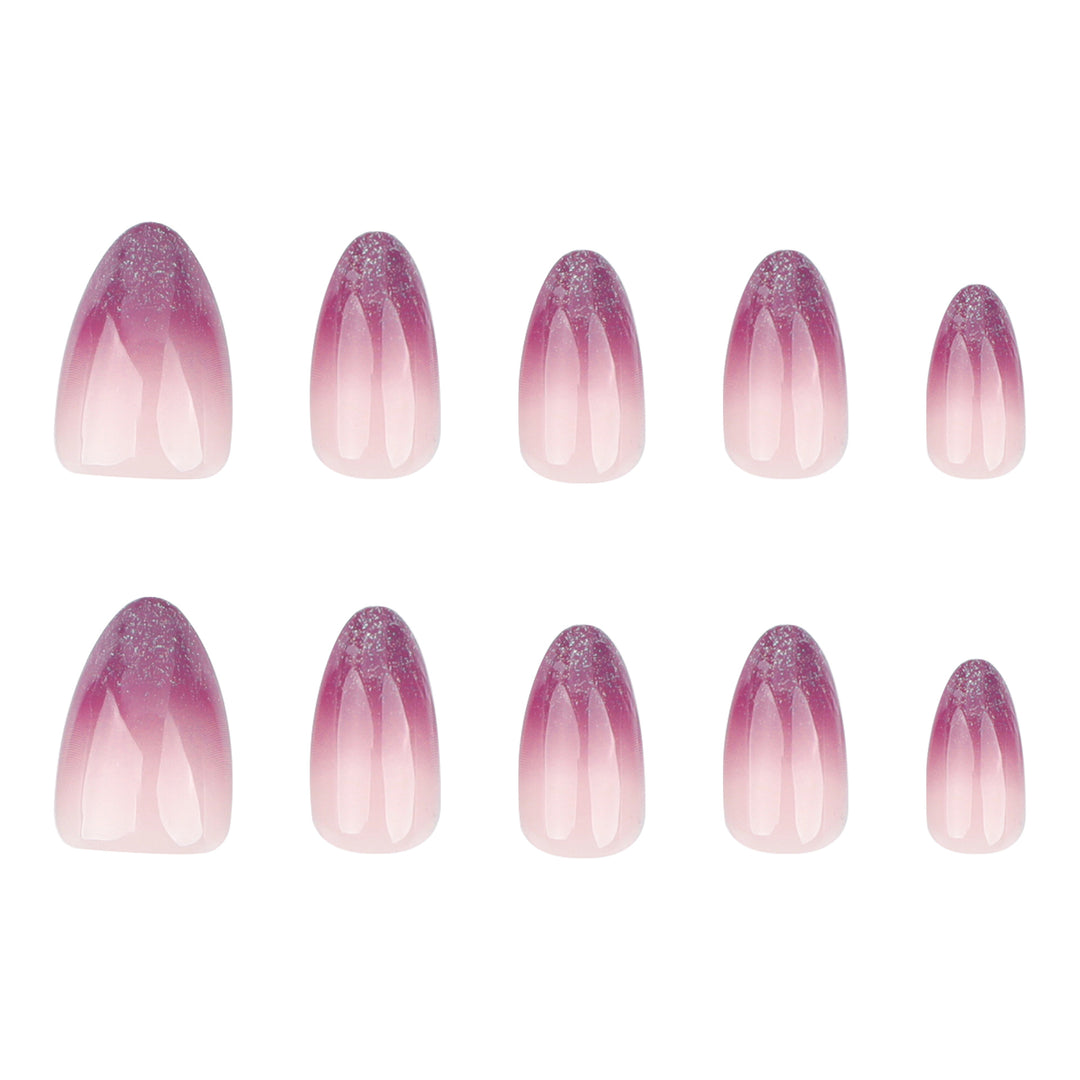 Glänzende Nagelverlängerungen mit sanftem Ombre-Effekt Karnz