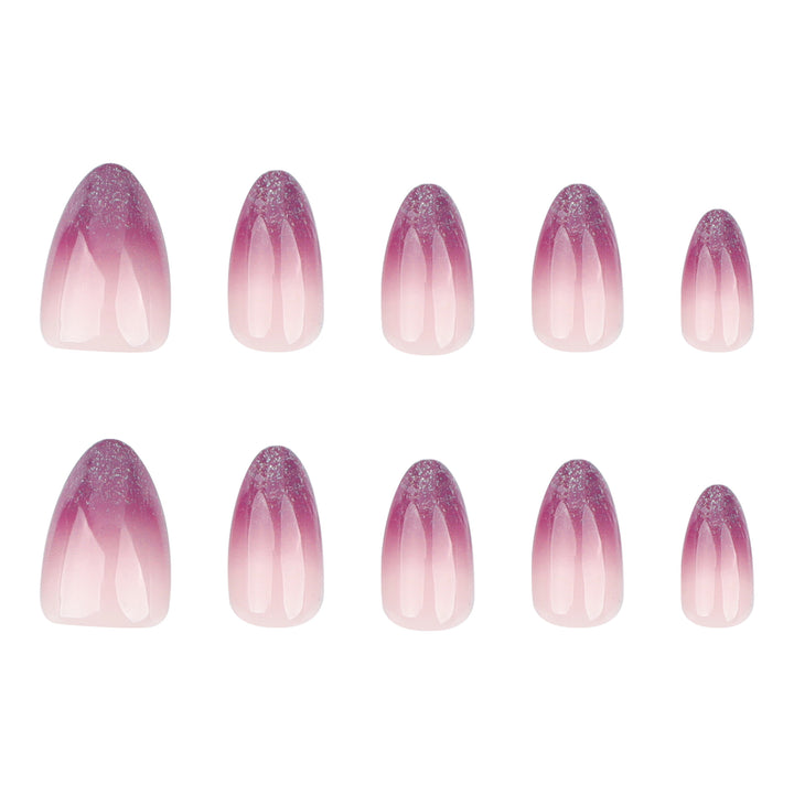 Glänzende Nagelverlängerungen mit sanftem Ombre-Effekt Karnz