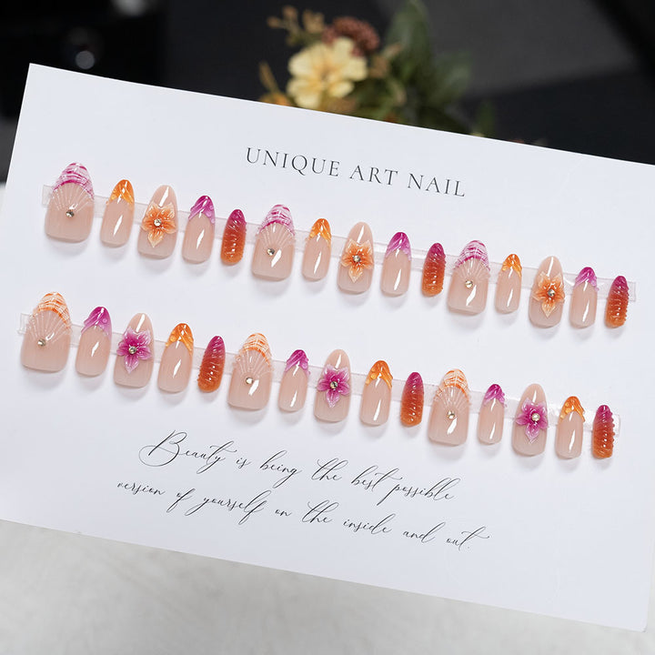 Künstlerische florale Nagelkunst