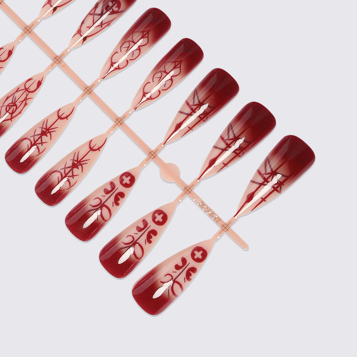 Kunstnagelset mit eleganten, geometrischen Designs Karnz