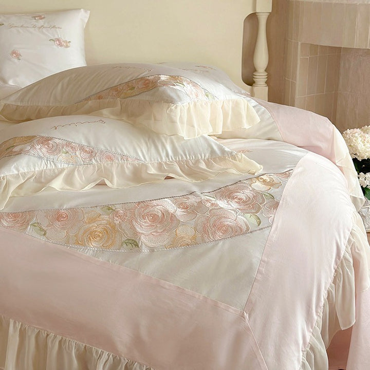 Romantisches Rüschen-Baumwoll-Satin Bettbezug-Set mit handbestickten Rosettenpaneelen & Rüschbettwäsche