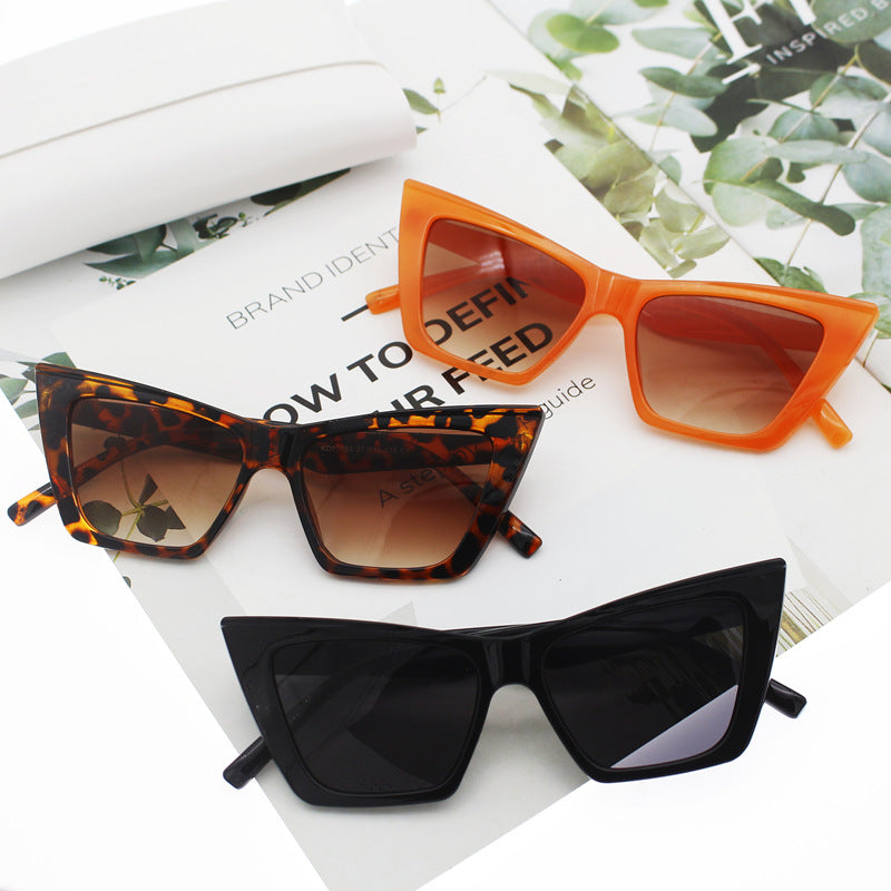 Damen Katzenaugen-Sonnenbrille mit transparentem Rahmen und UV-Schutz Karnz
