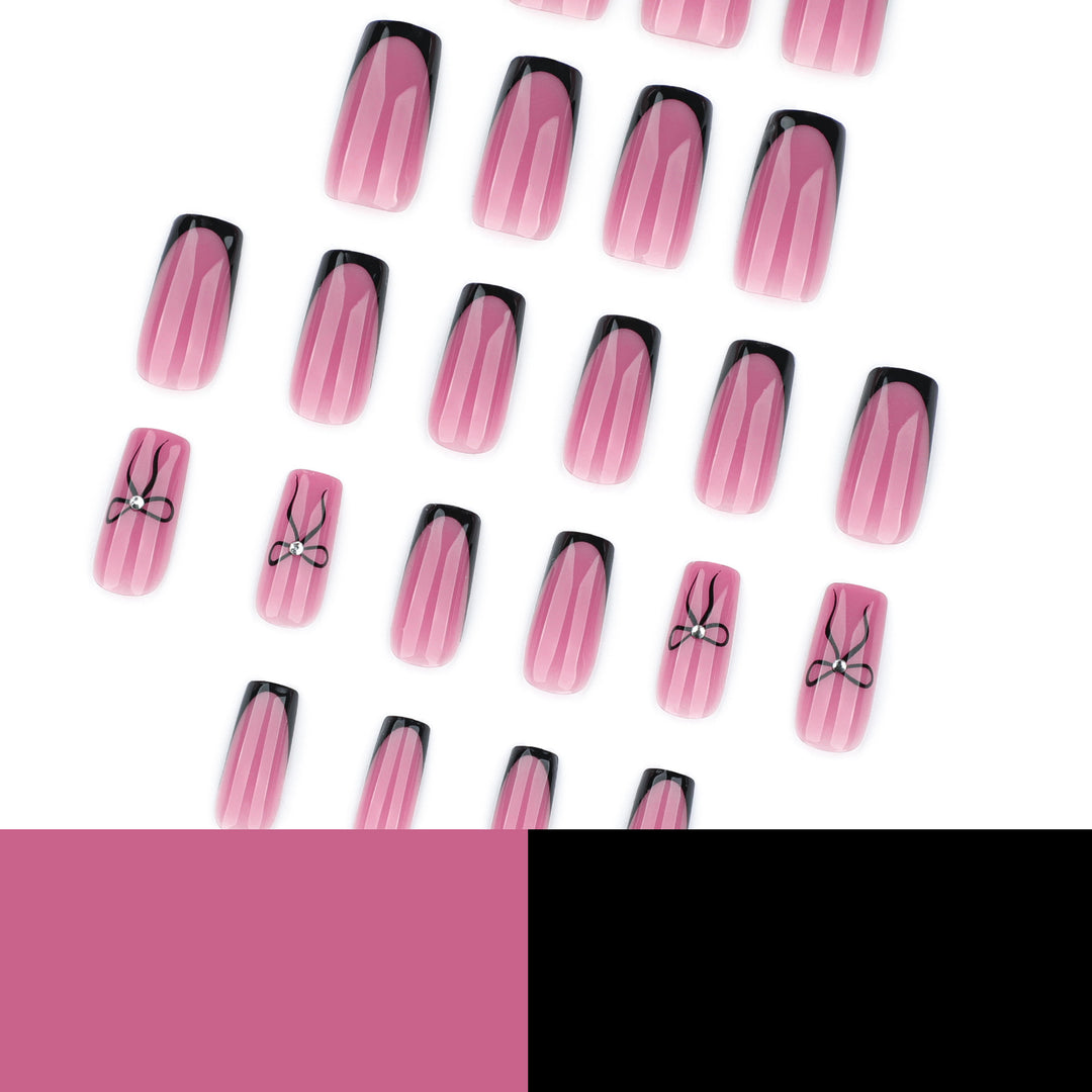 Elegante Nagelverlängerungen mit einzigartigem Blumendesign Karnz