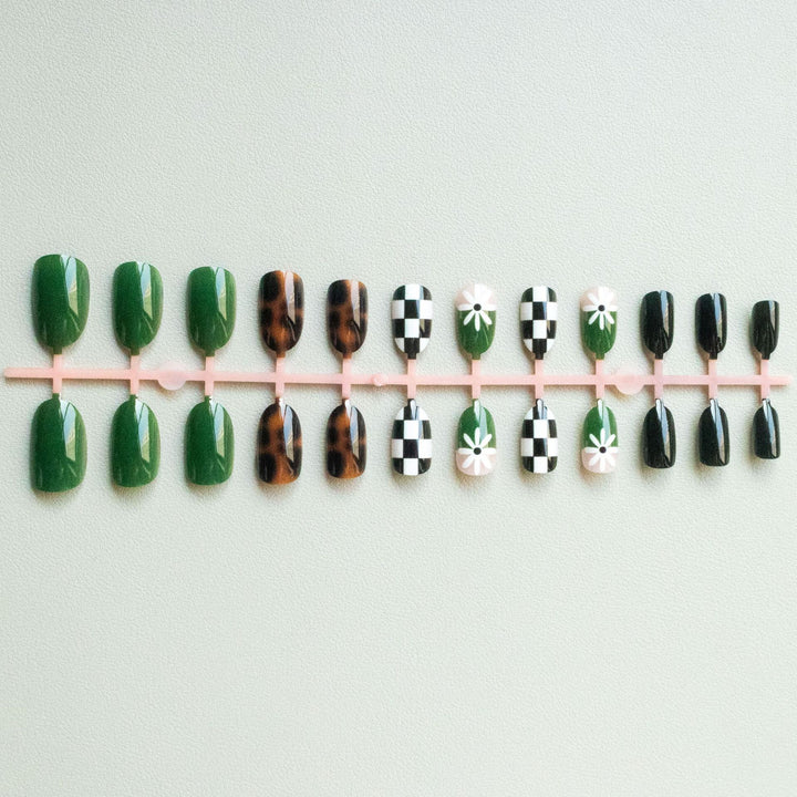 Künstlerisches abstraktes Nageldesign