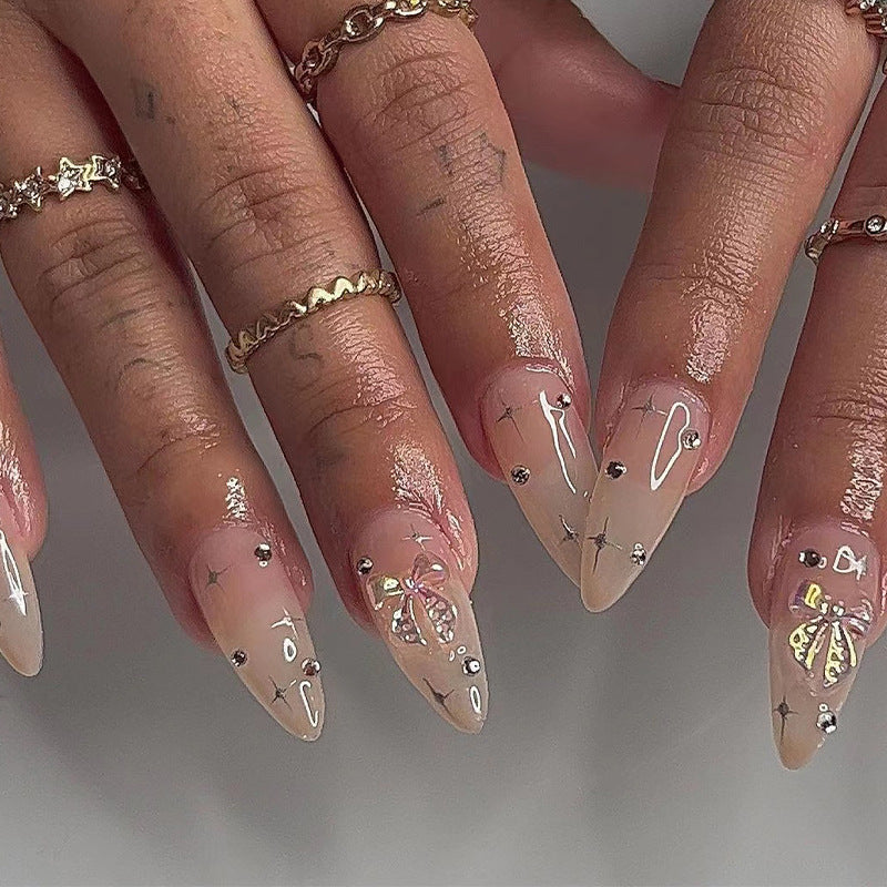 Kunstvolle Stiletto-Nägel mit eleganter Verzierungs-Gestaltung Karnz