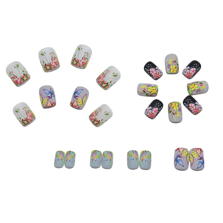 Kunstnagelset mit Floralen 3D-Motiven Karnz