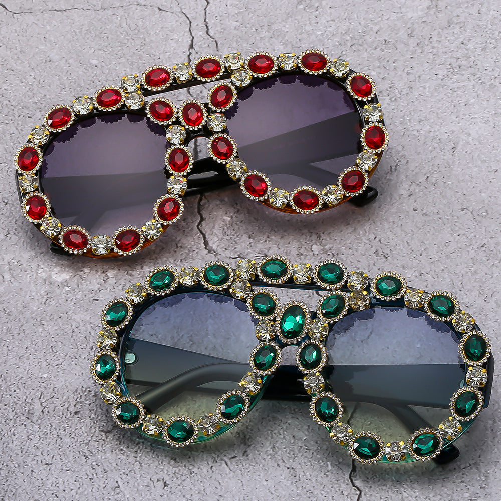Damen Glamouröse Statement-Sonnenbrille mit auffälligem Kristallrahmen Karnz