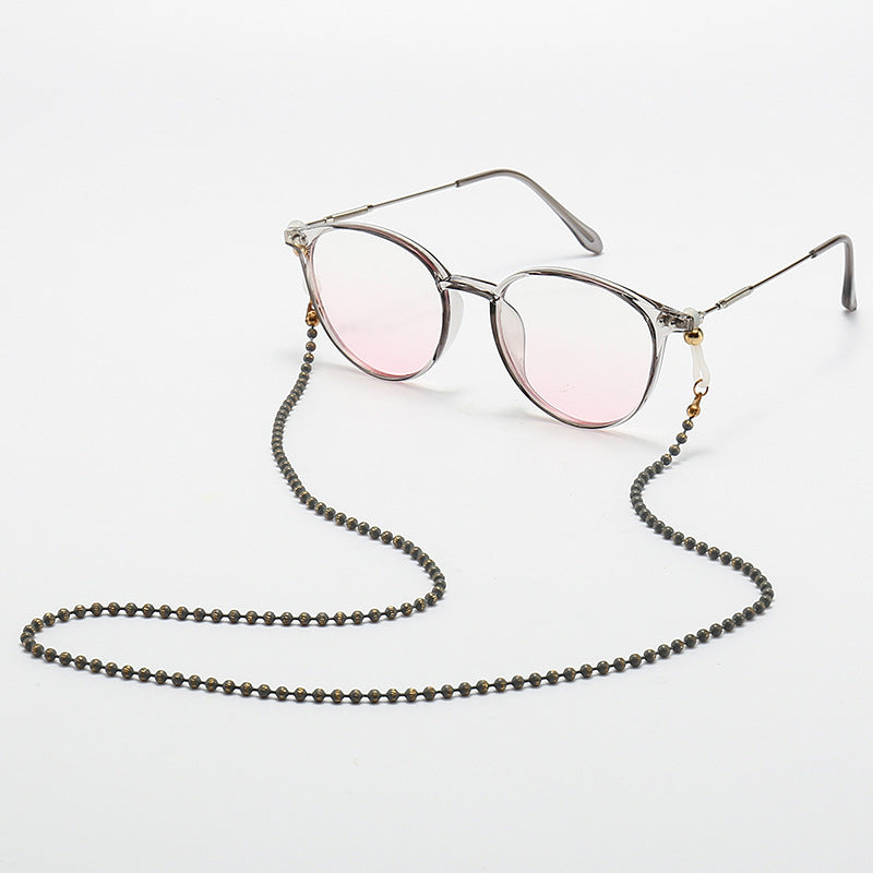 Modische Katzenaugenbrille mit Perlenkette Karnz
