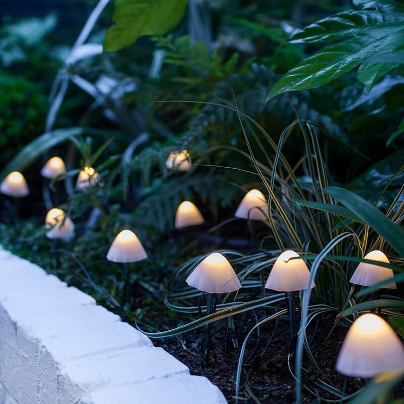 Moderne, kreative LED-Lichterkette in Pilzform aus Kunststoff für die Terrasse
