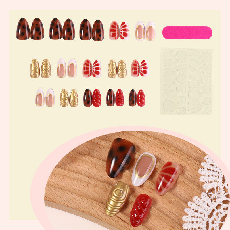 Dekoratives Press-On Nagelkunst Set mit einzigartigen saisonalen Designs Karnz