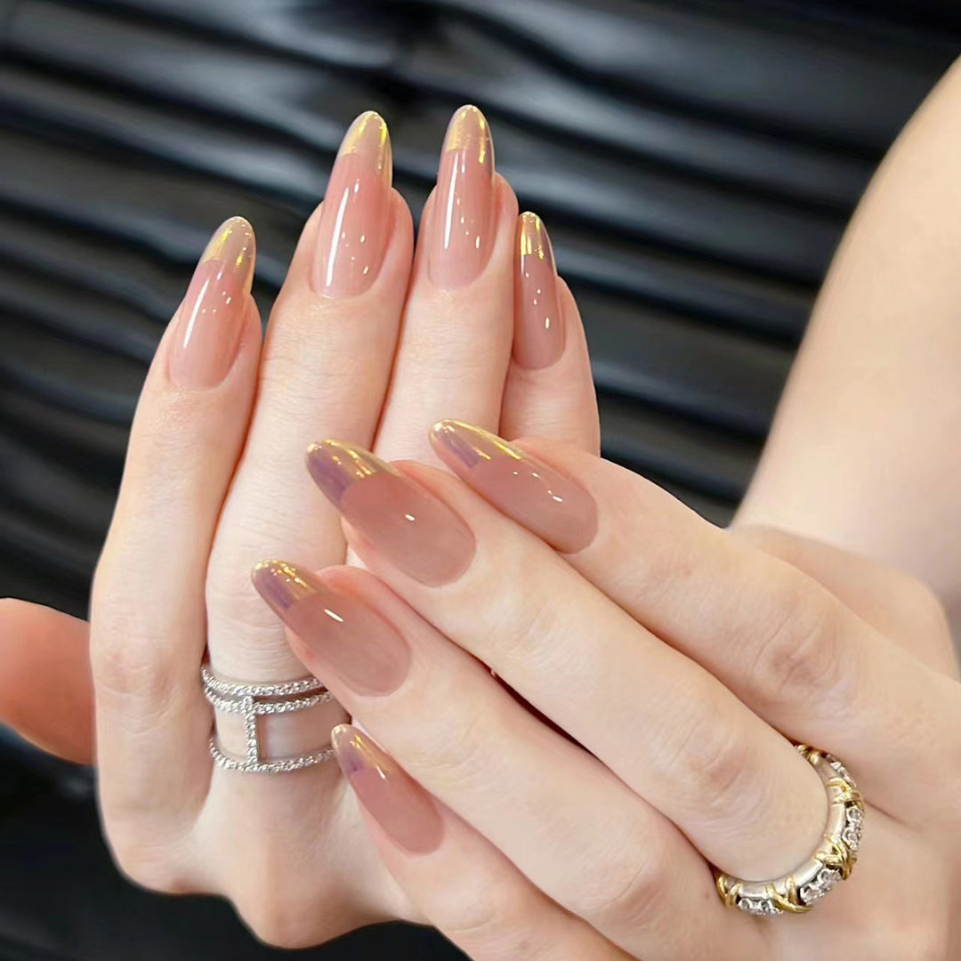 Künstliche Nagelverlängerungen mit elegantem Ombre-Design Karnz