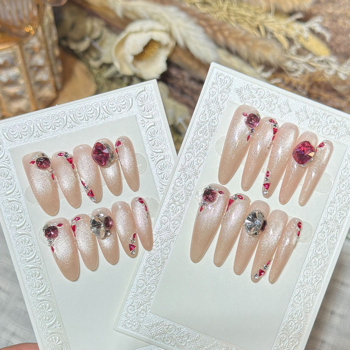 Glamouröses Stiletto Nagelkunstset Karnz