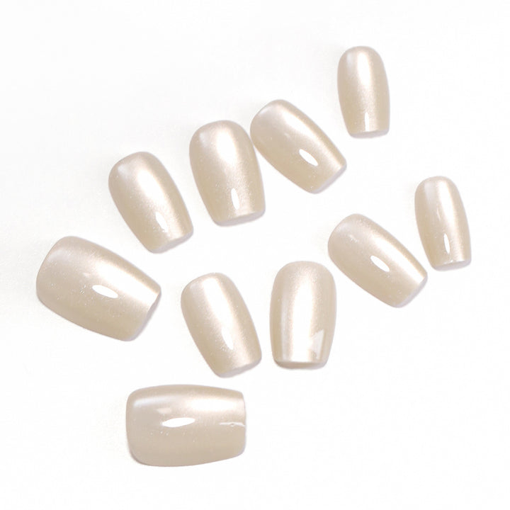 Nagelverlängerungen im eleganten Look Karnz