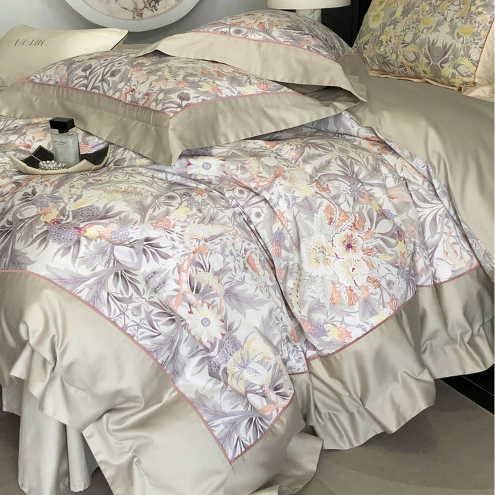 Luxuriöse Baumwollsatin-Bettwäschegarnitur mit floralem Print, Volant-Bettrock und Kissenbezügen