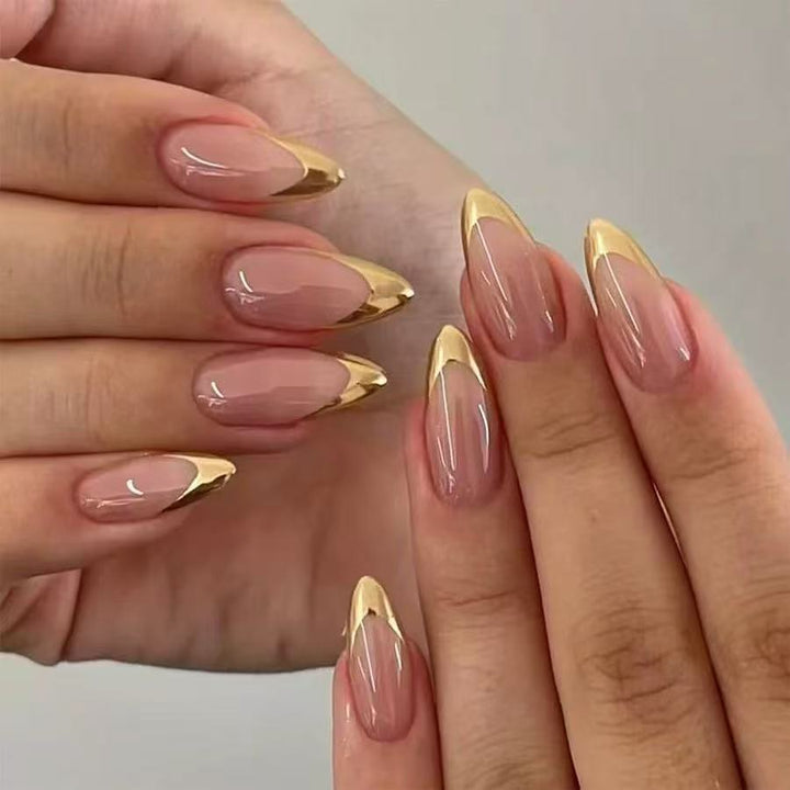 Kunstnagelset mit elegantem Goldspitzen-Design Karnz