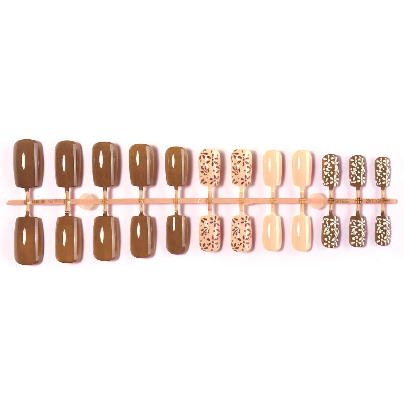 Kunstnagelset mit modernen Designs Karnz