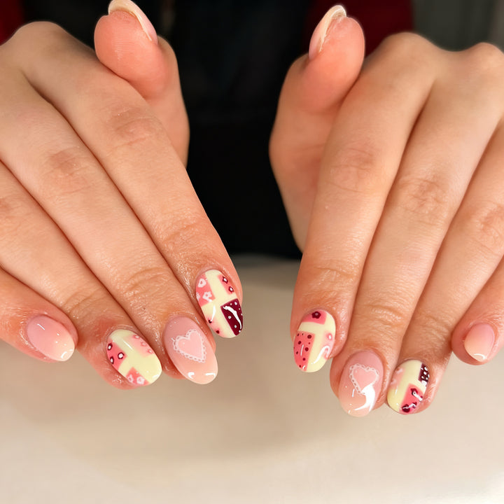 Halloween Kunstnagelset mit kreativen Motiven und glitzernden Details Karnz