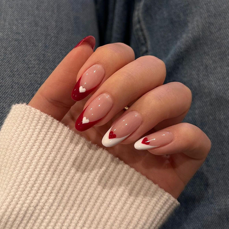 Dekoratives Herz-verzierte Press-On Nagelset Karnz