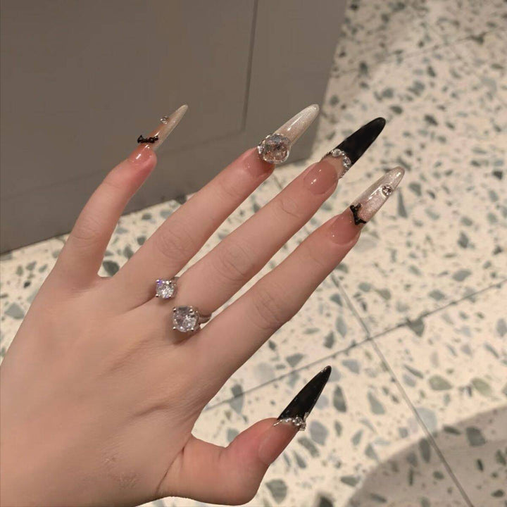 Elegante 3D verziehene Press-On Nagelverlängerungen Karnz