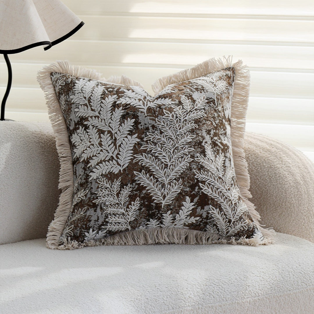 Rechteckiger dekorativer Kissenbezug mit besticktem Blatt‑Jacquard und Fransenrand Karnz