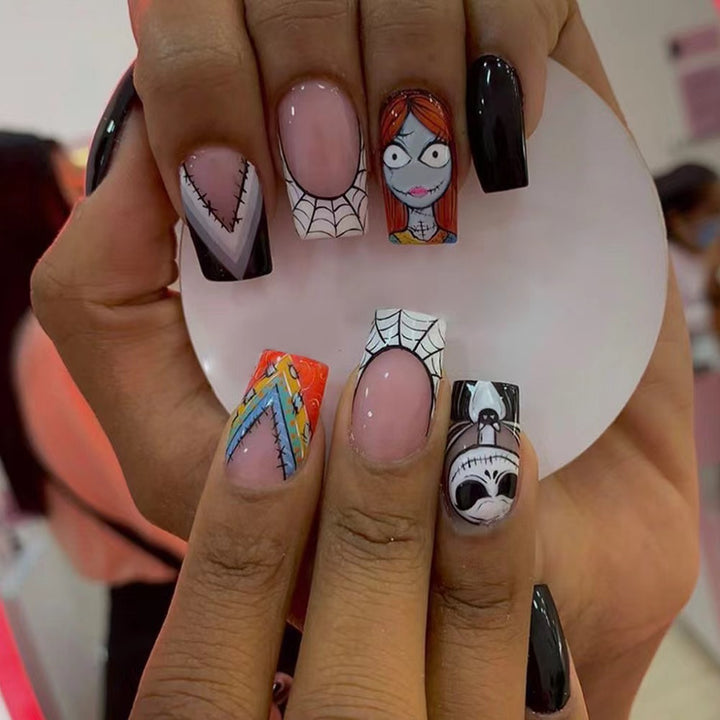 Kunstnagelset mit kreativen Halloween-Motiven und verspielten 3D-Designs Karnz